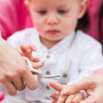 Χρήσιμες συμβουλές για σωστό κόψιμο νυχιών στα παιδιά χωρίς φασαρίες