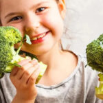 Πώς να κάνετε τα παιδιά σας να τρώνε λαχανικά Οφέλη και Χρήσιμες Συμβουλές